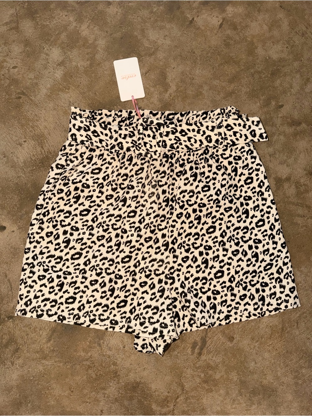 Entro NWT Leopard Print Paperbag Waist Shorts Medium